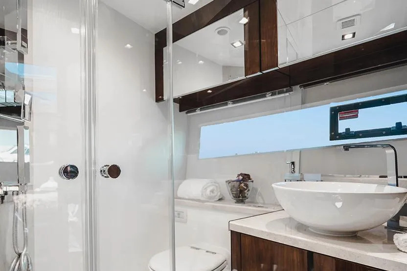 Yacht Photo 21